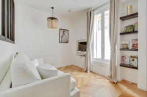Refurbished Design Flat -near Champs-Elysées Paris